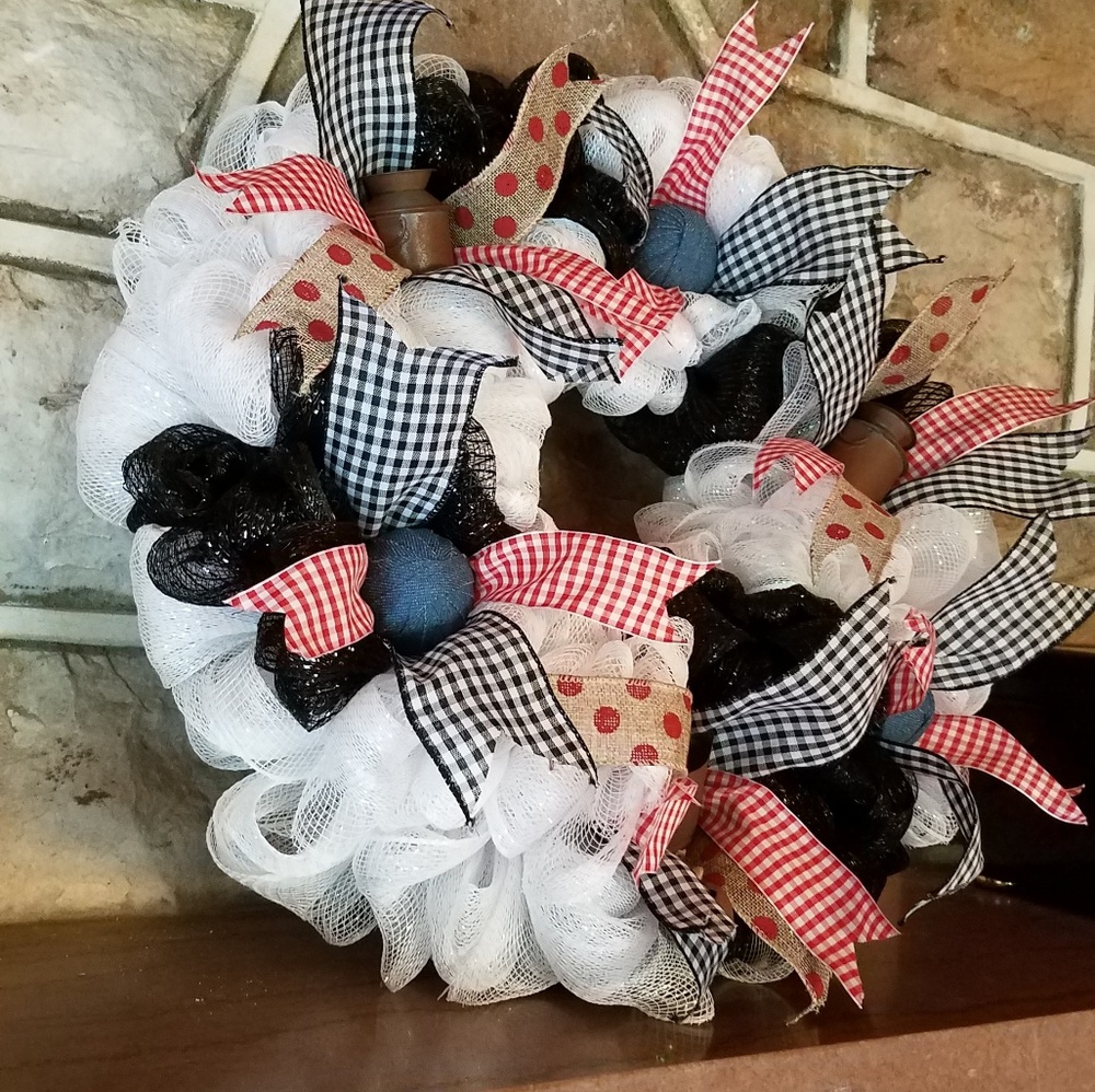 🐄 HANDMADE COUNTRY HOLSTEIN COW DECO MESH WREATH - Picture 4 of 5
